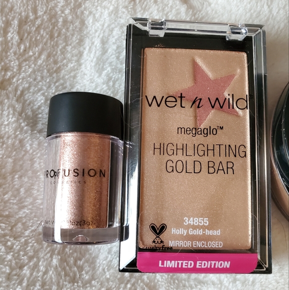 NEW Bundle of 3 Wet n Wild Profusion Highlighter Pigment - Picture 2 of 7